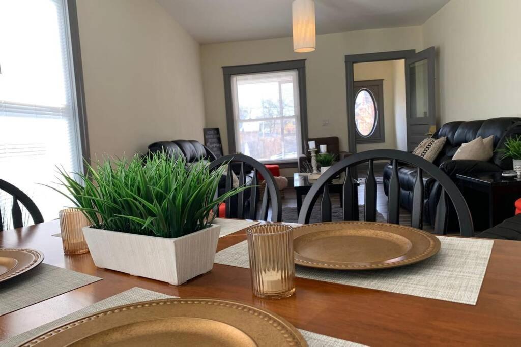 Вилла 5Br Niagara Getaway Prime Location-Sleeps 10 Ниагара-Фолс Экстерьер фото